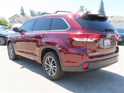2017 Toyota Highlander XLE   - Photo 3 - Santa Cruz, CA 95062