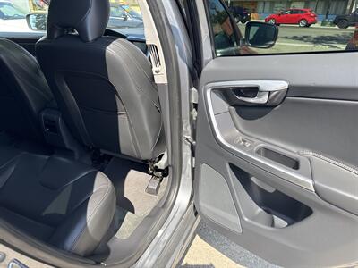 2017 Volvo XC60 T6 Dynamic   - Photo 18 - Santa Cruz, CA 95062