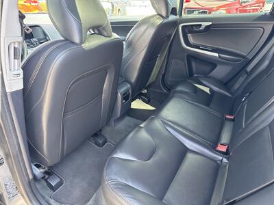 2017 Volvo XC60 T6 Dynamic   - Photo 13 - Santa Cruz, CA 95062