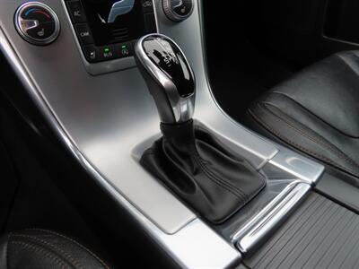 2017 Volvo XC60 T6 Dynamic AWD   - Photo 28 - Santa Cruz, CA 95062