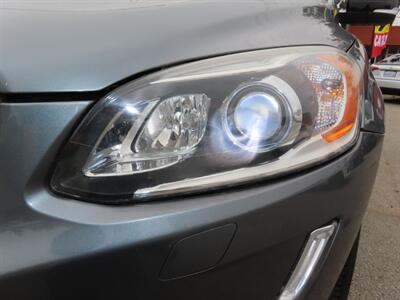 2017 Volvo XC60 T6 Dynamic AWD   - Photo 32 - Santa Cruz, CA 95062