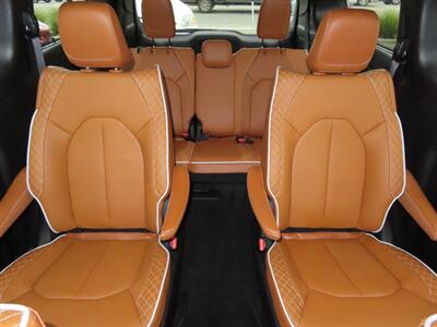 2025 Chrysler Pacifica Plug-In Hybrid Pinnacle   - Photo 50 - Santa Cruz, CA 95062