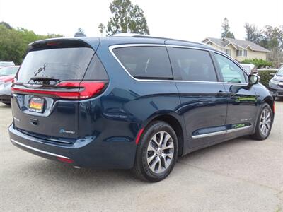 2025 Chrysler Pacifica Plug-In Hybrid Pinnacle   - Photo 4 - Santa Cruz, CA 95062