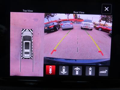 2025 Chrysler Pacifica Plug-In Hybrid Pinnacle   - Photo 38 - Santa Cruz, CA 95062