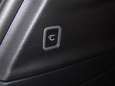 2025 Chrysler Pacifica Plug-In Hybrid Pinnacle   - Photo 60 - Santa Cruz, CA 95062