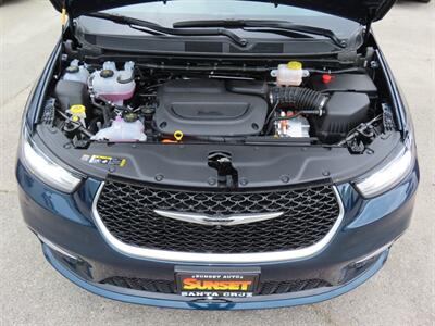 2025 Chrysler Pacifica Plug-In Hybrid Pinnacle   - Photo 72 - Santa Cruz, CA 95062