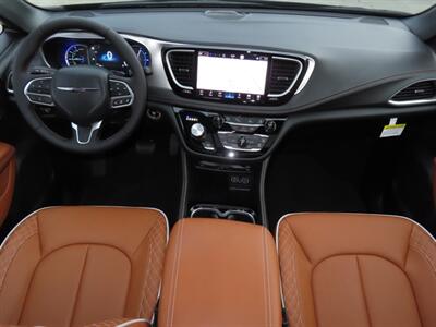 2025 Chrysler Pacifica Plug-In Hybrid Pinnacle   - Photo 33 - Santa Cruz, CA 95062