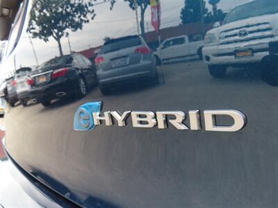 2025 Chrysler Pacifica Plug-In Hybrid Pinnacle   - Photo 5 - Santa Cruz, CA 95062