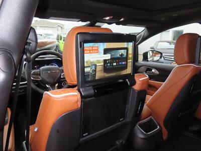 2025 Chrysler Pacifica Plug-In Hybrid Pinnacle   - Photo 44 - Santa Cruz, CA 95062