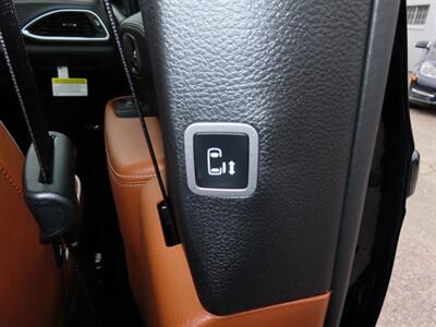 2025 Chrysler Pacifica Plug-In Hybrid Pinnacle   - Photo 53 - Santa Cruz, CA 95062