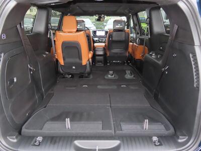 2025 Chrysler Pacifica Plug-In Hybrid Pinnacle   - Photo 62 - Santa Cruz, CA 95062