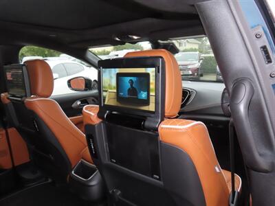 2025 Chrysler Pacifica Plug-In Hybrid Pinnacle   - Photo 46 - Santa Cruz, CA 95062