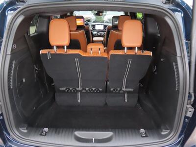 2025 Chrysler Pacifica Plug-In Hybrid Pinnacle   - Photo 65 - Santa Cruz, CA 95062