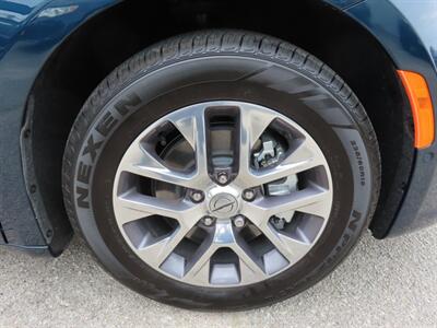 2025 Chrysler Pacifica Plug-In Hybrid Pinnacle   - Photo 68 - Santa Cruz, CA 95062