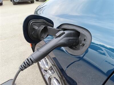 2025 Chrysler Pacifica Plug-In Hybrid Pinnacle   - Photo 69 - Santa Cruz, CA 95062