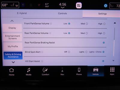 2025 Chrysler Pacifica Plug-In Hybrid Pinnacle   - Photo 14 - Santa Cruz, CA 95062