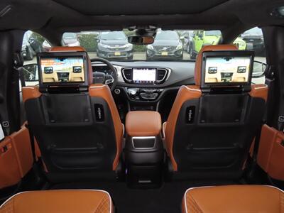 2025 Chrysler Pacifica Plug-In Hybrid Pinnacle   - Photo 45 - Santa Cruz, CA 95062