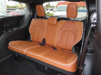 2025 Chrysler Pacifica Plug-In Hybrid Pinnacle   - Photo 56 - Santa Cruz, CA 95062