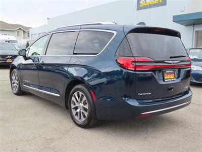 2025 Chrysler Pacifica Plug-In Hybrid Pinnacle   - Photo 3 - Santa Cruz, CA 95062