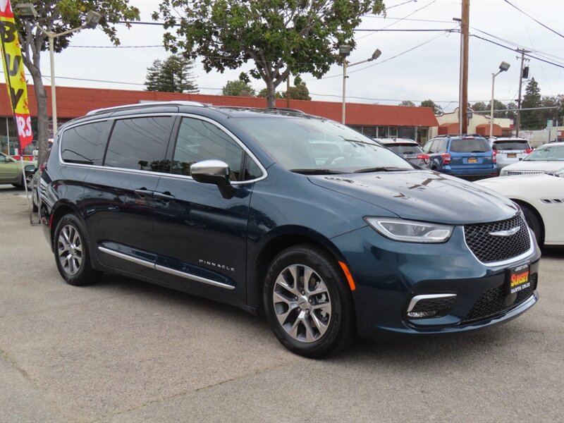 2025 Chrysler Pacifica Plug-In Hybrid Pinnacle  