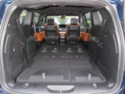 2025 Chrysler Pacifica Plug-In Hybrid Pinnacle   - Photo 61 - Santa Cruz, CA 95062
