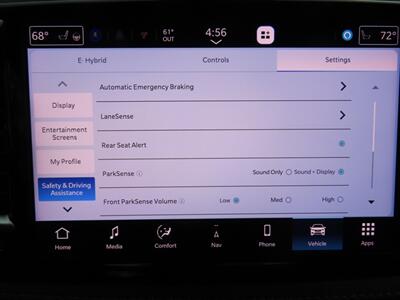 2025 Chrysler Pacifica Plug-In Hybrid Pinnacle   - Photo 12 - Santa Cruz, CA 95062