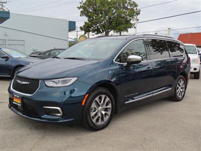 2025 Chrysler Pacifica Plug-In Hybrid Pinnacle   - Photo 2 - Santa Cruz, CA 95062