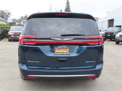2025 Chrysler Pacifica Plug-In Hybrid Pinnacle   - Photo 66 - Santa Cruz, CA 95062
