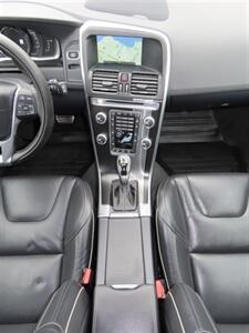 2017 Volvo XC60 T6 AWD R-Design   - Photo 23 - Santa Cruz, CA 95062
