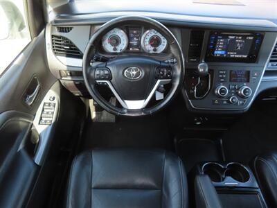 2017 Toyota Sienna SE 8-Passenger   - Photo 7 - Santa Cruz, CA 95062
