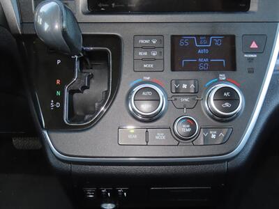 2017 Toyota Sienna SE 8-Passenger   - Photo 22 - Santa Cruz, CA 95062