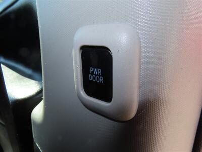 2017 Toyota Sienna SE 8-Passenger   - Photo 30 - Santa Cruz, CA 95062