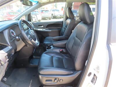 2017 Toyota Sienna SE 8-Passenger   - Photo 6 - Santa Cruz, CA 95062