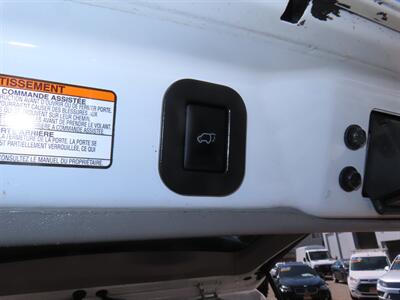 2017 Toyota Sienna SE 8-Passenger   - Photo 42 - Santa Cruz, CA 95062