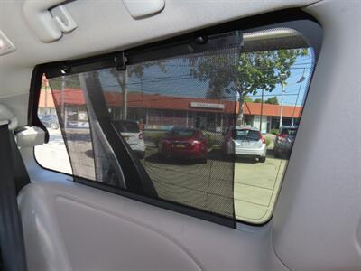 2017 Toyota Sienna SE 8-Passenger   - Photo 40 - Santa Cruz, CA 95062