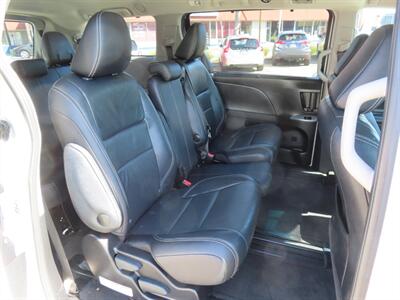2017 Toyota Sienna SE 8-Passenger   - Photo 31 - Santa Cruz, CA 95062