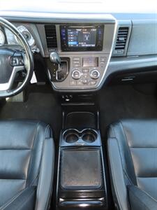 2017 Toyota Sienna SE 8-Passenger   - Photo 14 - Santa Cruz, CA 95062