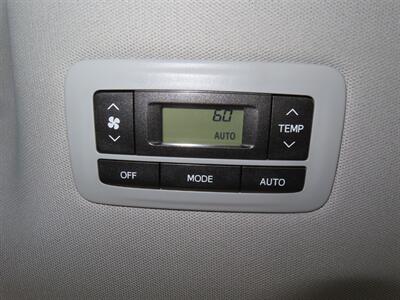 2017 Toyota Sienna SE 8-Passenger   - Photo 33 - Santa Cruz, CA 95062