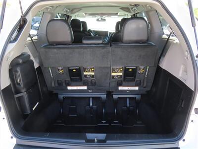 2017 Toyota Sienna SE 8-Passenger   - Photo 47 - Santa Cruz, CA 95062
