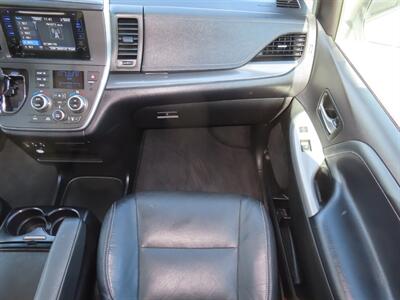 2017 Toyota Sienna SE 8-Passenger   - Photo 18 - Santa Cruz, CA 95062