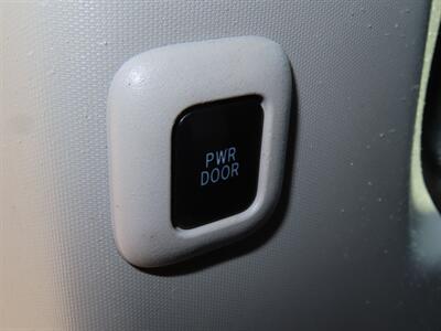 2017 Toyota Sienna SE 8-Passenger   - Photo 28 - Santa Cruz, CA 95062