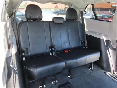 2017 Toyota Sienna SE 8-Passenger   - Photo 39 - Santa Cruz, CA 95062