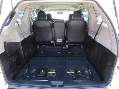 2017 Toyota Sienna SE 8-Passenger   - Photo 45 - Santa Cruz, CA 95062
