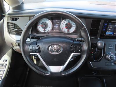 2017 Toyota Sienna SE 8-Passenger   - Photo 8 - Santa Cruz, CA 95062