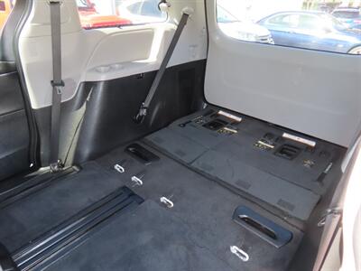 2017 Toyota Sienna SE 8-Passenger   - Photo 41 - Santa Cruz, CA 95062