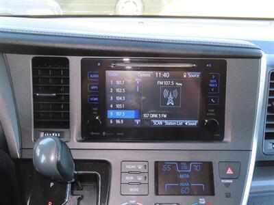 2017 Toyota Sienna SE 8-Passenger   - Photo 20 - Santa Cruz, CA 95062