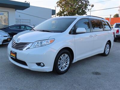 2017 Toyota Sienna XLE Premium 8-Passenger   - Photo 2 - Santa Cruz, CA 95062