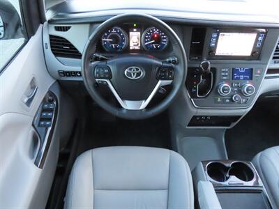 2017 Toyota Sienna XLE Premium 8-Passenger   - Photo 7 - Santa Cruz, CA 95062