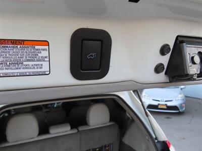 2017 Toyota Sienna XLE Premium 8-Passenger   - Photo 48 - Santa Cruz, CA 95062