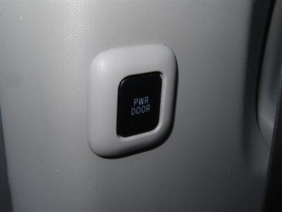 2017 Toyota Sienna XLE Premium 8-Passenger   - Photo 29 - Santa Cruz, CA 95062